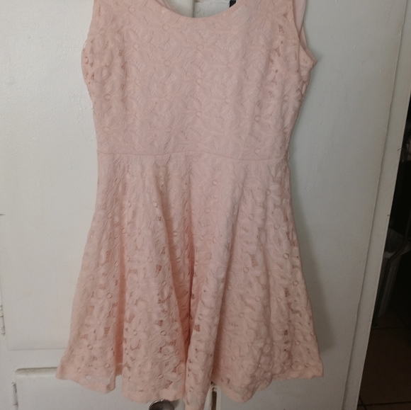 Beautiful Dress - Picture 2 of 9